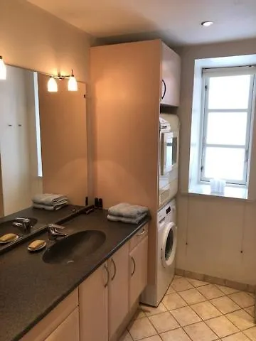 Lägenhet Stemningsfuld Lejlighed - 3 Minutters Gang Fra H.c. Andersens Hus